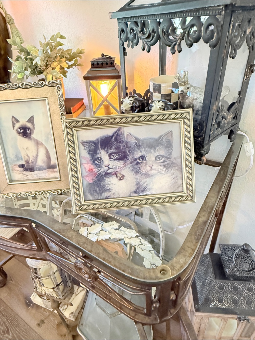2 Vintage Silver Frames with Cat Pictures - Picture 4 of 14